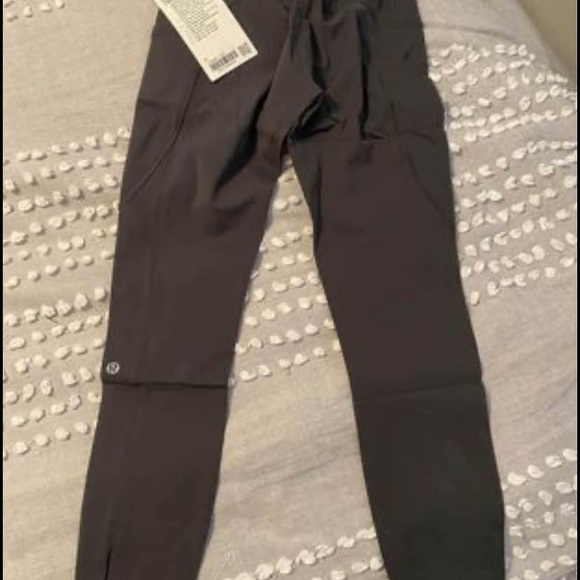 Lululemon - Picture 2 of 4